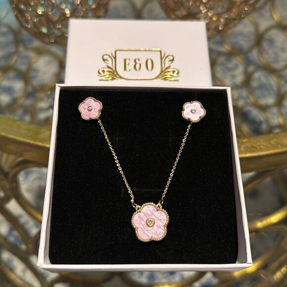 LUCKY CLOVER GOLD EARRINGS AND NECKLACE SET IN PINK MOTHER OF PEARL - Picture 1 of 4